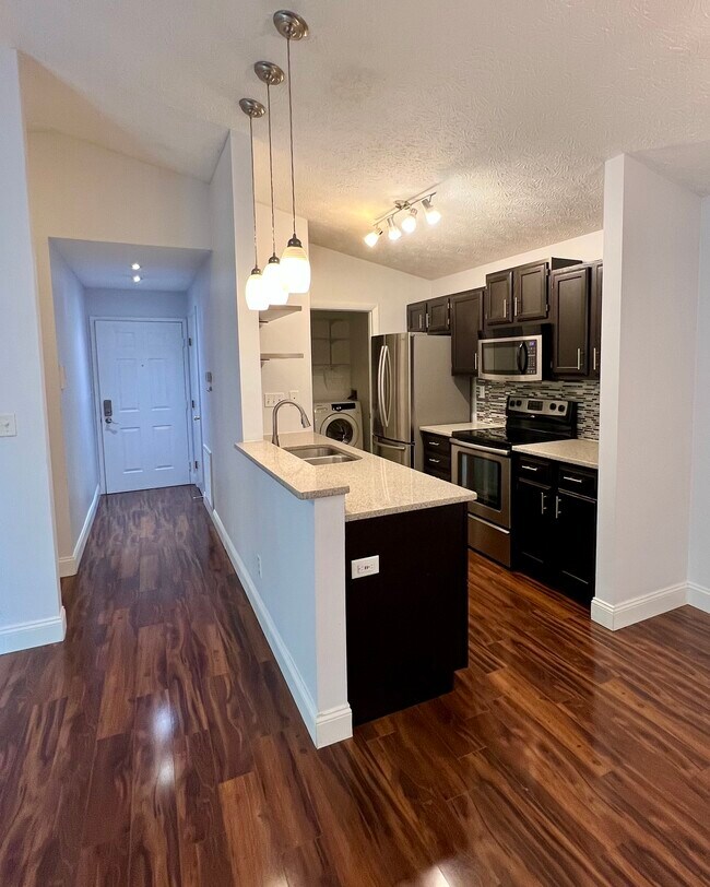 Building Photo - 8859 Eagleview Dr