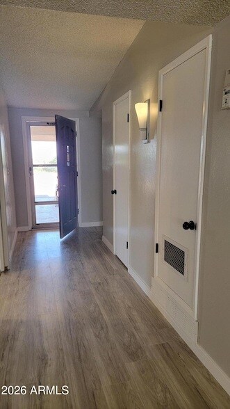 Building Photo - 464 Nelson Dr