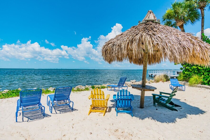 Building Photo - 2502 N Rocky Point Dr