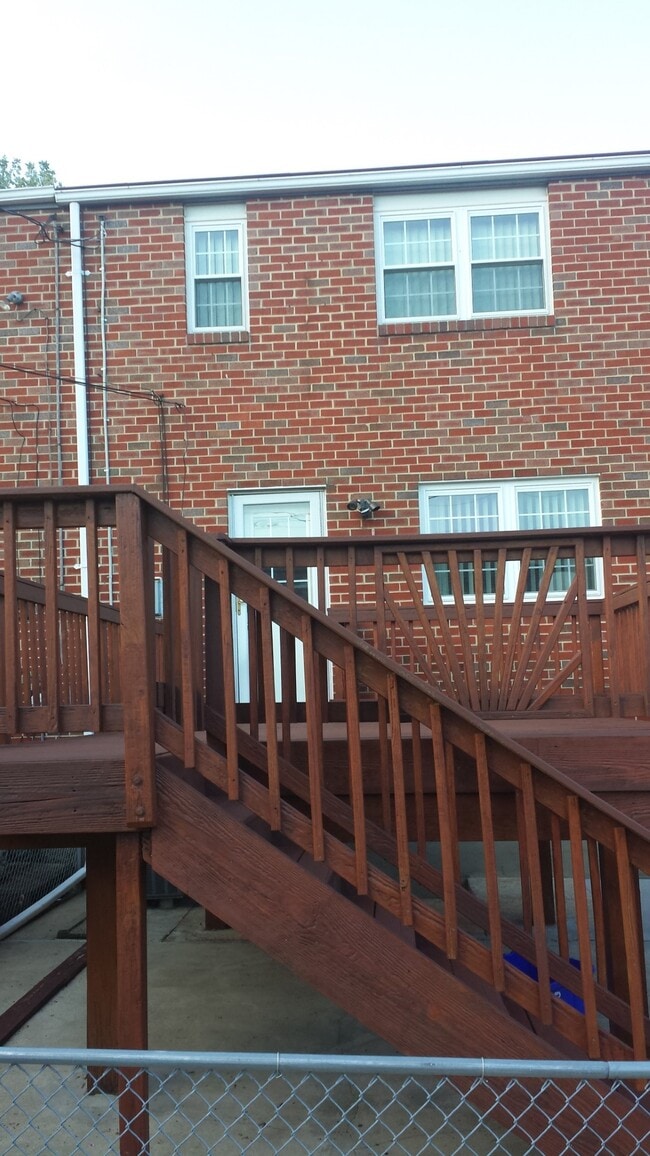 Building Photo - 983 Regina Dr