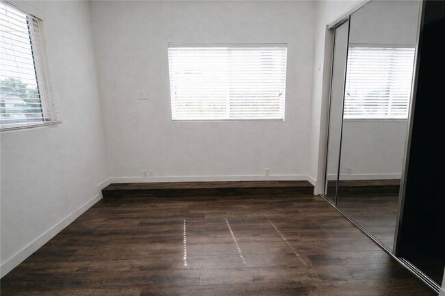 Building Photo - 18919 Gault St