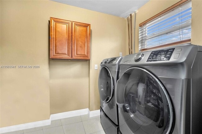 Building Photo - 2825 SW 5th St