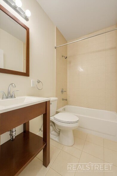 Building Photo - Lovely 3 Bed in Bed Stuy!