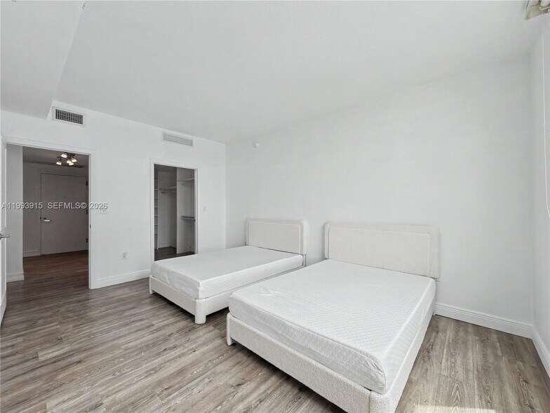 Building Photo - 1900 N Bayshore Dr