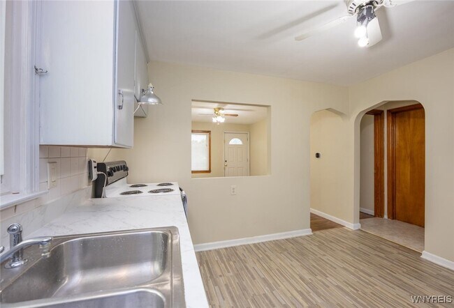 Building Photo - 2784 Monroe Ave