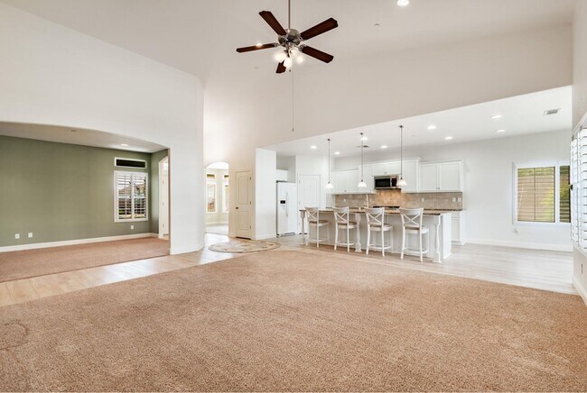 Building Photo - Amazing 3 Bedroom+Flex Room/2 Bath/3 Car G...