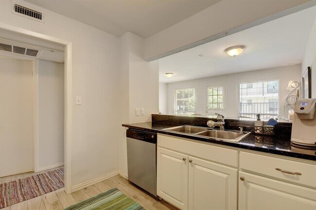 Building Photo - 1210 Windsor Rd