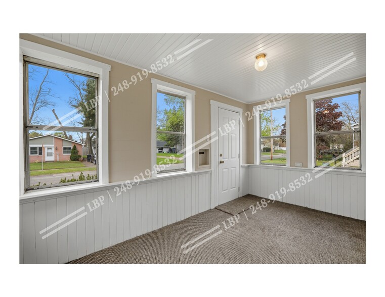 Building Photo - 35230 Sheffield St
