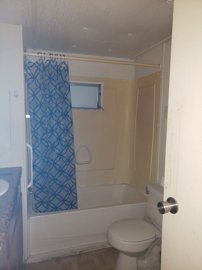 Building Photo - 2 Bedroom Mobile Home