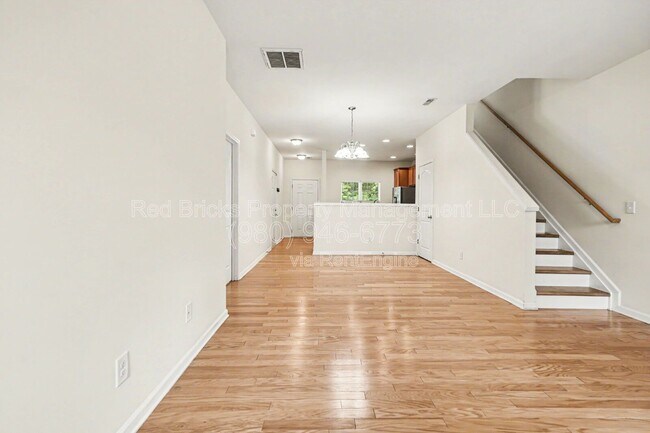 Building Photo - 10420 Benfield Rd