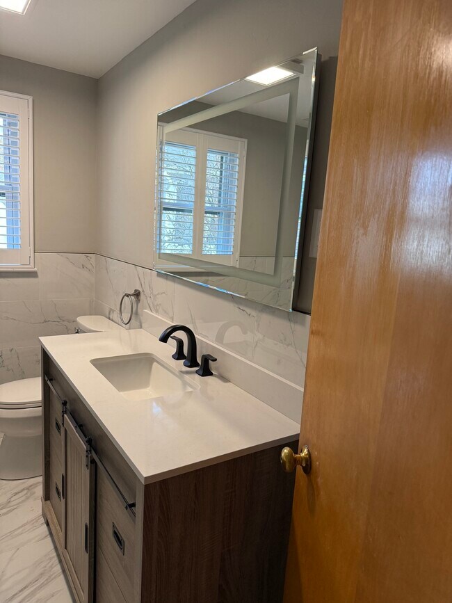 Building Photo - 182 Arnoldale Rd