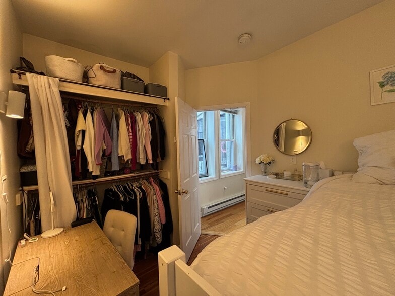 Building Photo - 8 Grove St