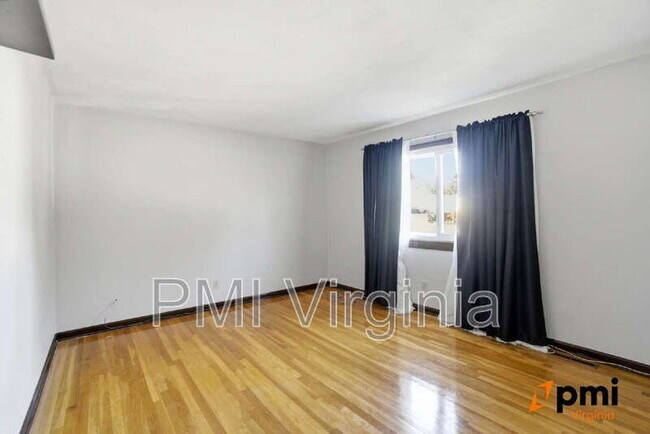 Building Photo - 436 Longleaf Rd