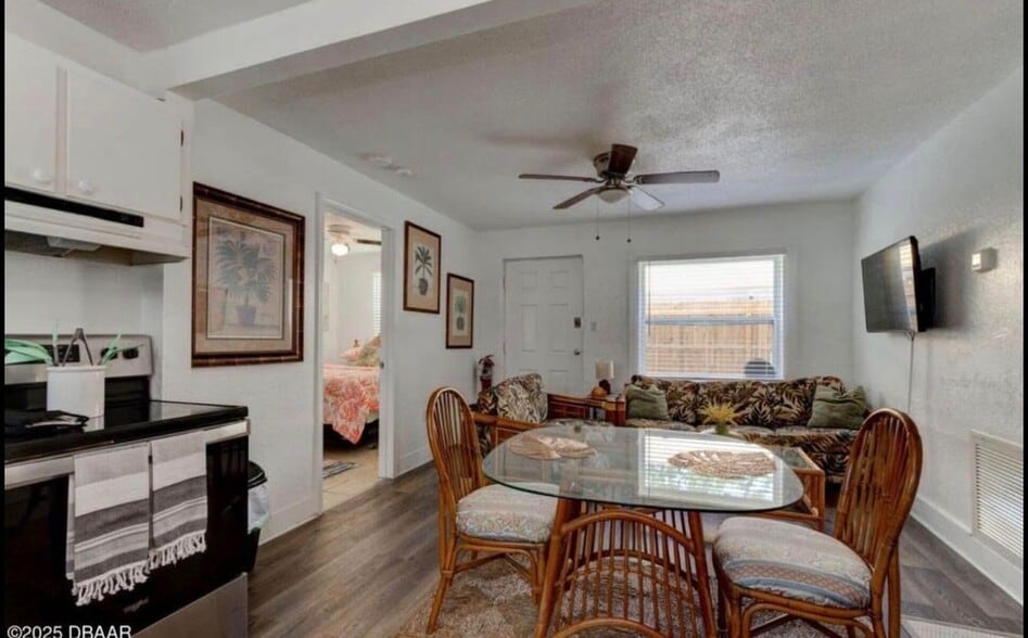 Building Photo - 118 Pierce Ave