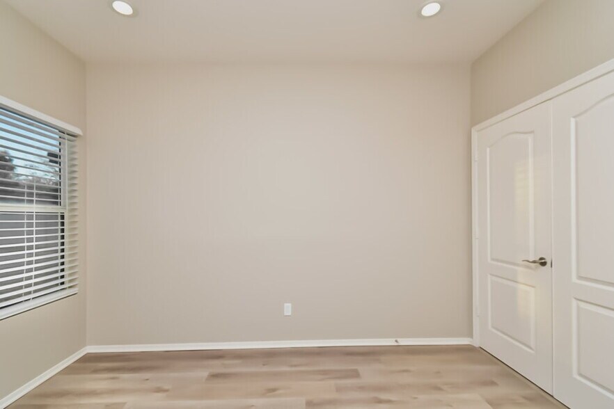 Building Photo - 6968 S Martlet Dr