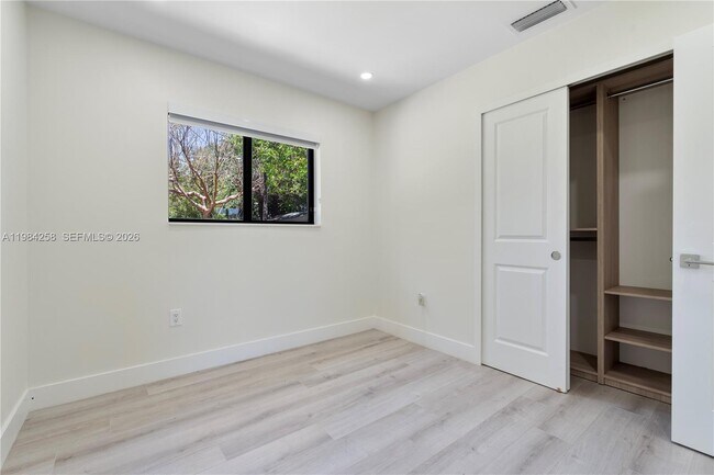 Building Photo - 255 Grant Dr