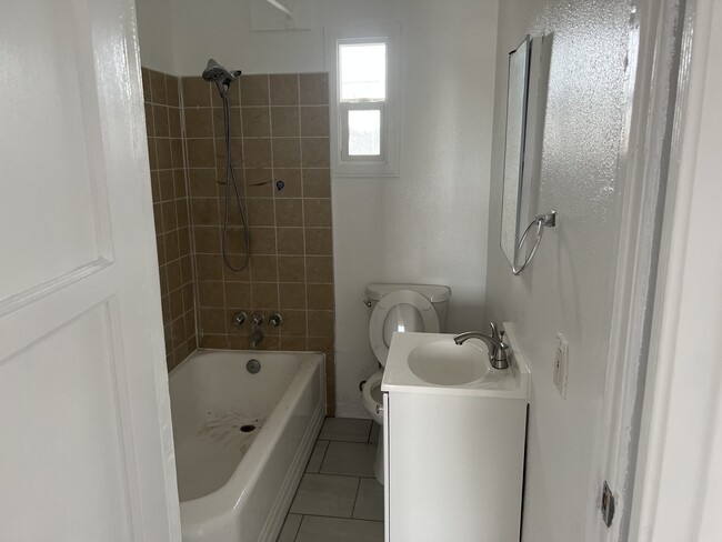 Bathroom - 925 E Fairview Blvd