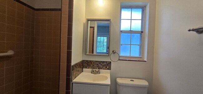 Building Photo - Coming Soon Lake Shore Single Family Home