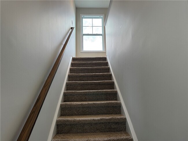 Building Photo - 117 Weaver Way