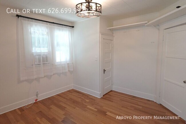 Building Photo - 6307 Aldama St