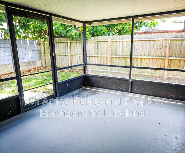 Building Photo - 968 Sunshine Way SW