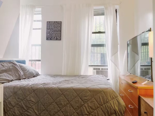 Building Photo - 404 5th St