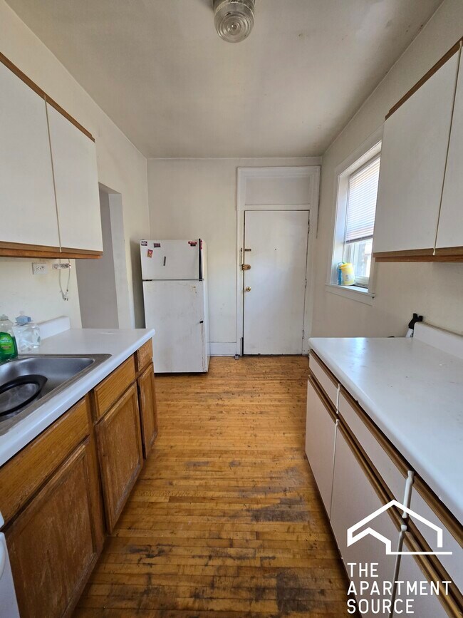 Building Photo - 1368 W Estes Ave