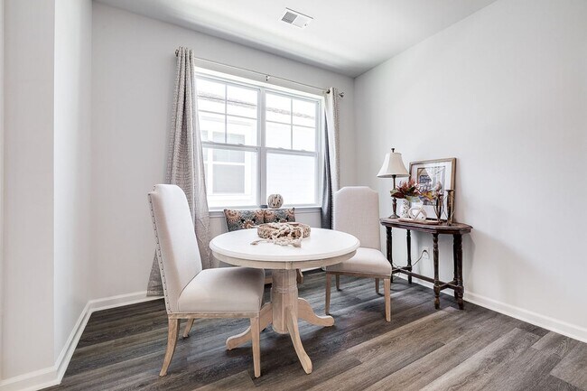 Building Photo - Move-In Ready 3-Bedroom Villa in Gated Savannah Quarters!