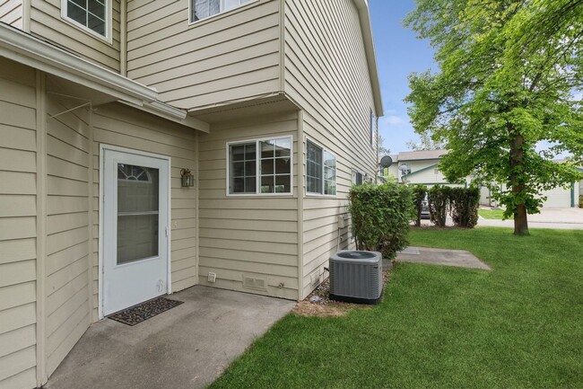 Primary Photo - Spacious Townhome in North Kalispell