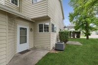 Building Photo - Spacious Townhome in North Kalispell