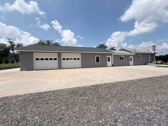 Building Photo - 8690 PA-25