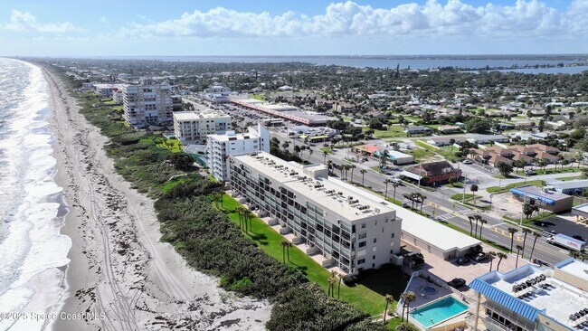 Building Photo - 995 N Hwy A1A