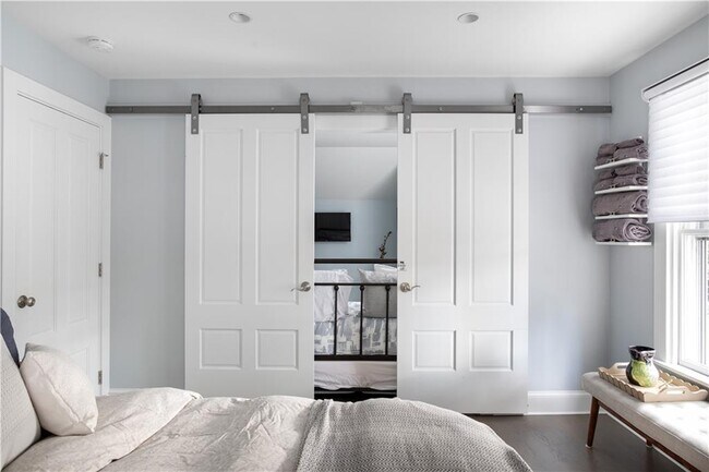 Building Photo - 96 3rd St