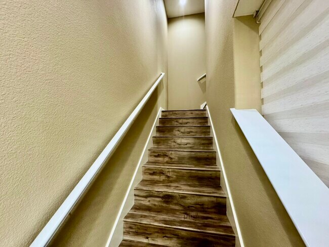Building Photo - 6576 S Mariposa Ct