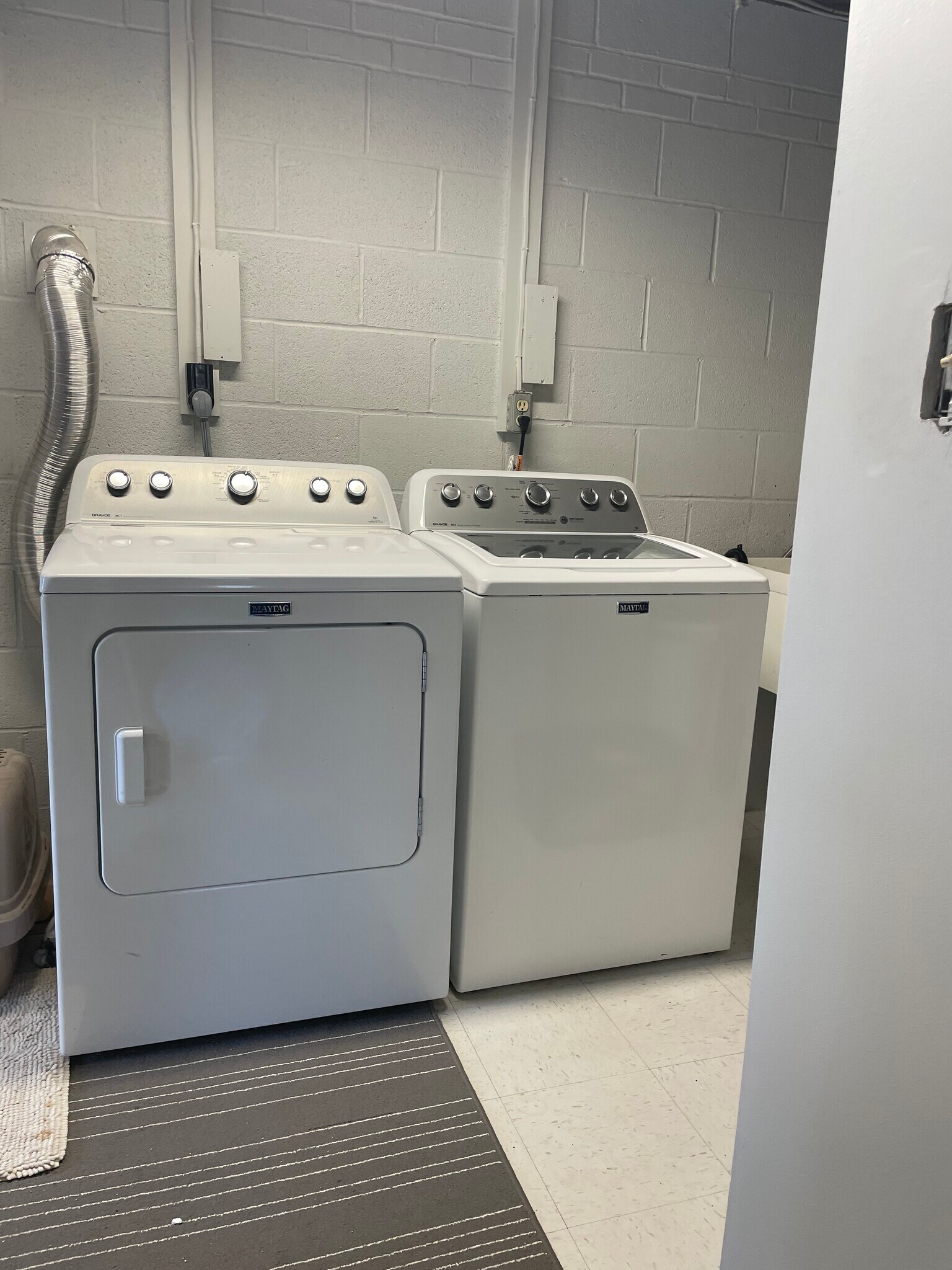 Building Photo - 17804 Park Mill Dr