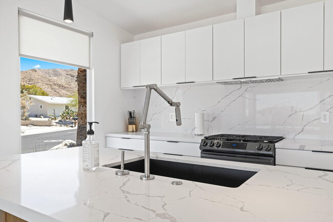 Building Photo - 38951 Bel Air Dr