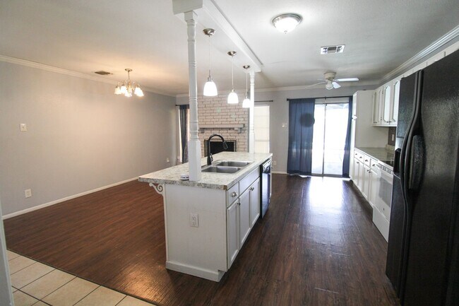 Building Photo - 10535 Breeds Hill Dr
