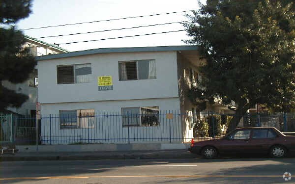 Building Photo - 1078 E 7th St