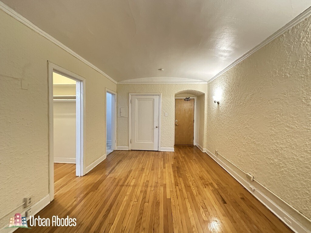 Building Photo - 557 W Arlington Pl