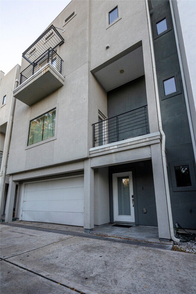 Building Photo - 1205 Summer St