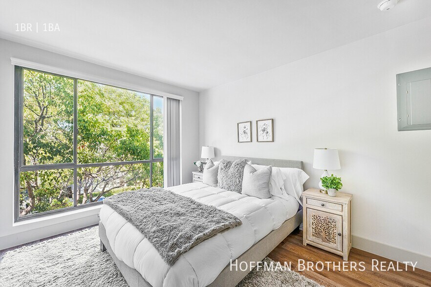 Building Photo - 821 3rd St