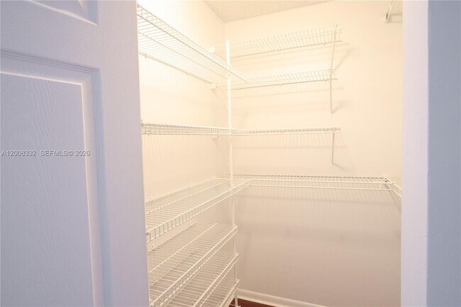 Building Photo - 520 SE 5 Ave