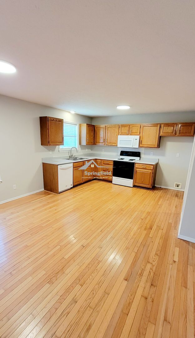 Building Photo - Southwest Springfield, All Brick,  David H...