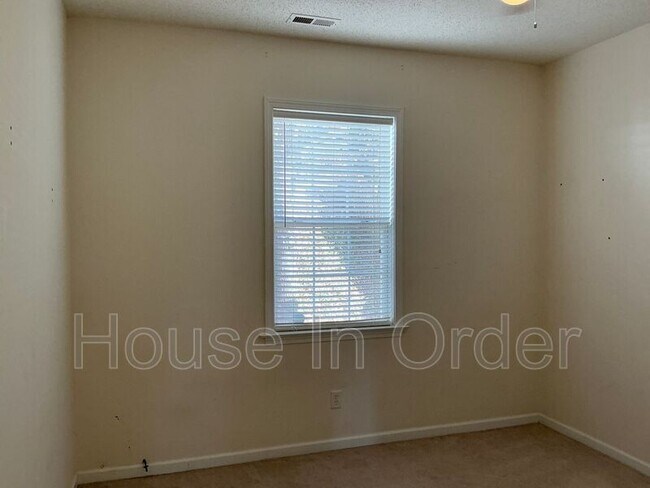 Building Photo - 46 Summer Meadow Rd