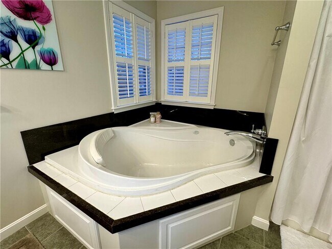 Building Photo - 34 Marian Ave