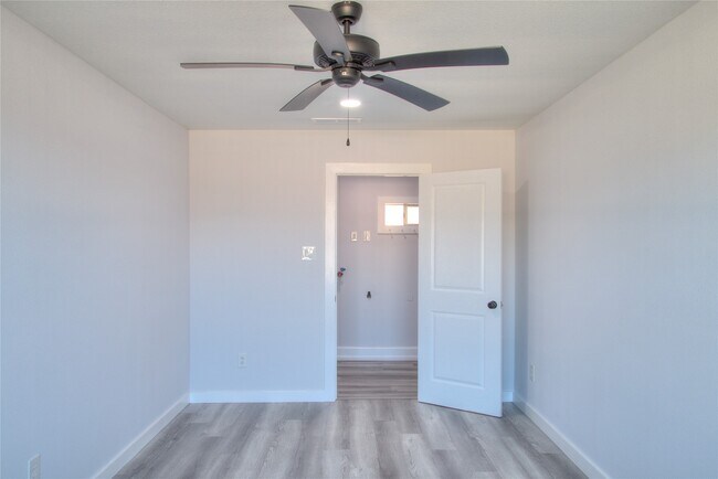 Building Photo - 415 Perkins Ave