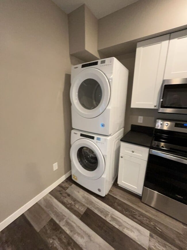 Building Photo - Studio Apartment Available in August!