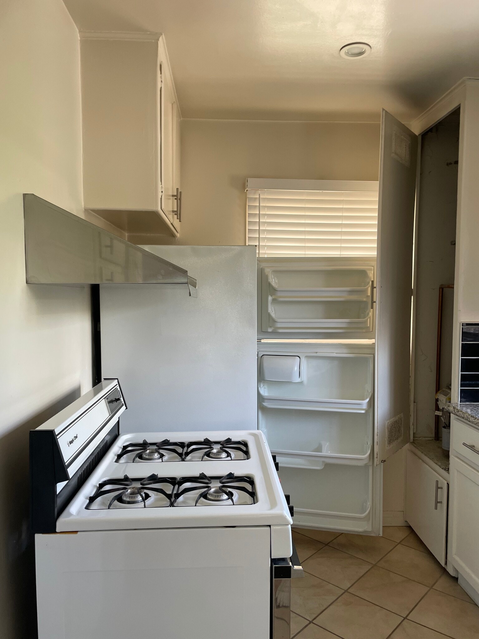 Building Photo - 8561 Colgate Ave