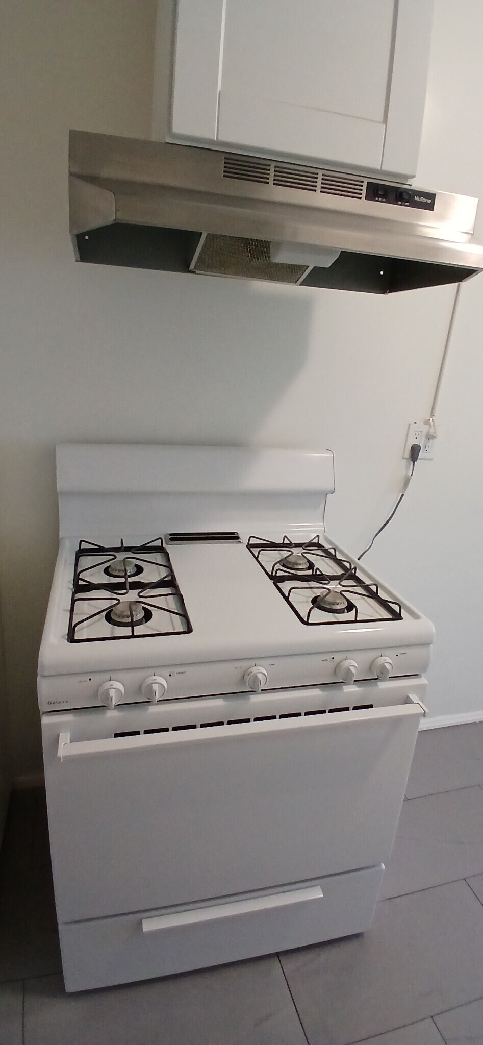 Stove - 1728 N Hollywood Way