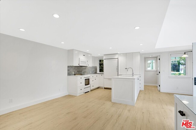 Building Photo - 245 21st St